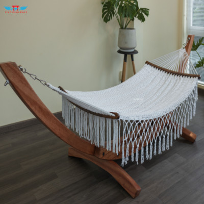 Võng gỗ bán nguyệt Tín Thành Phát – Đẳng cấp, bền bỉ, thích hợp cho phòng khách, sân vườn, resort