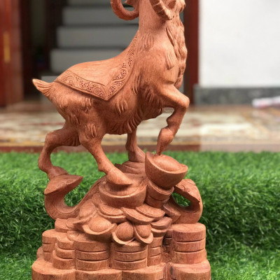 Tượng con dê tranh trí phong thủy hút tài lộc bằng gỗ hương đá kt cao 40×20×12cm