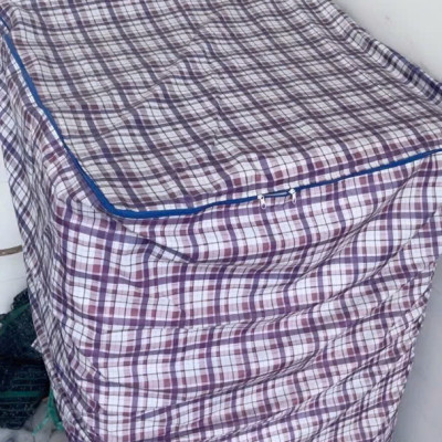 Áo bọc   máy giặt cửa trên  cho máy từ  9 -  10 kg  , vải dù siêu bền ,  thoáng khí  , chống nước  , chống bụi tốt   bảo vệ máy  khỏi mưa nắng khi để ngoài trời  ,giao màu ngẫu nhiên