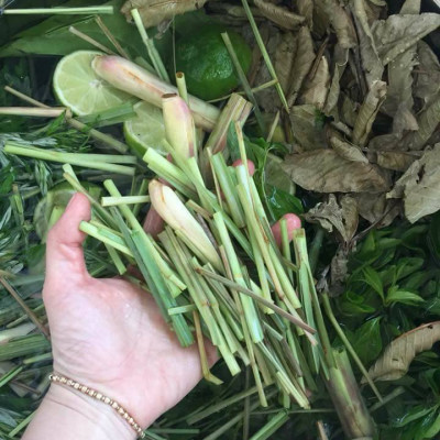 Dung dịch vệ sinh phụ nữ thảo dược 150ml hổ trợ ngăn ngừa các bệnh viêm, ngừa thường gặp ở phụ nữ