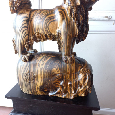 Tượng con chó phong thủy tài lộc bằng gỗ mun hoa đẹp long lanh kt cao 38×32×15cm chưa kệ chân kỷ  