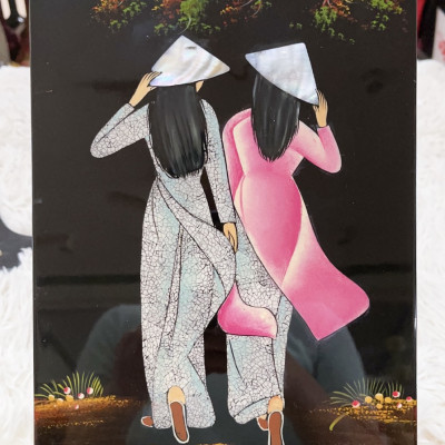 Tranh sơn mài - CÔ GÁI ÁO DÀI VIỆT NAM - Cẩn trứng chìm cao cấp