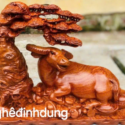 Tượng con trâu là  đầu cơ nghiệp bằng  gỗ hương đá  kt 40x20x14cm