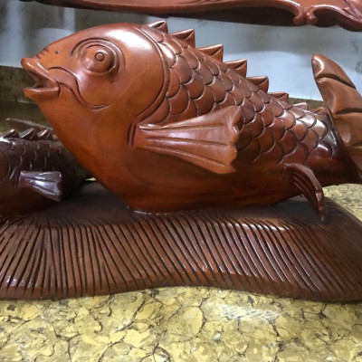 Tượng Cá Chép Mẹ Con Gỗ Gõ Mỹ Nghệ Size Dài 60cm Cao 30cm Ngang 25cm Anh Chị Trưng Phòng Khách Nhà, Công Ty, Trên Bàn Uống Trà , Quà Biếu Tặng ý nghĩa cá chép có cá có tiền tài lộc ạ