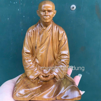 Tượng thiềm sư thích nhất hạnh bằng gỗ bách xanh thơm nức kt cao 15×11×9cm 