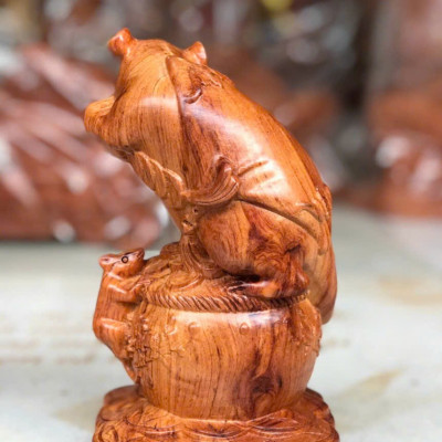 Tượng con chuột phong thủy hút tài lộc bằng gỗ hương đá kt cao 20cm 