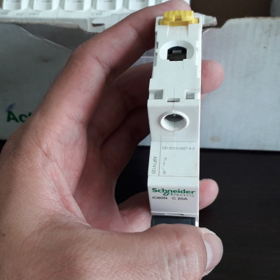 | CHÍNH HÃNG | A9F74120 Schneider - Cầu dao tự động