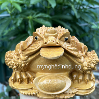 Thiềm thừ phong thủy cầu tài lộc bằng gỗ bách xanh thơm nức kt 30×22×24cm 