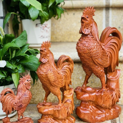 Tượng con gà trống phong thủy bằng gỗ hương đá kt cao 40×20×10cm