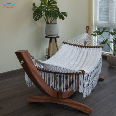Võng gỗ bán nguyệt Tín Thành Phát – Đẳng cấp, bền bỉ, thích hợp cho phòng khách, sân vườn, resort