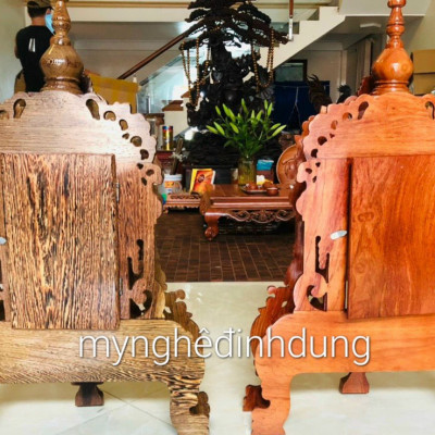 Đồng hồ quả lắc tân cổ điển để bàn cao 70x45x15cm + kệ chân đế 15x52x29cm bằng gỗ hương đá