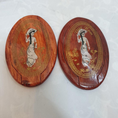 Gương gỗ trang điểm mini khảm xà cừ hình cô gái áo dài Việt Nam