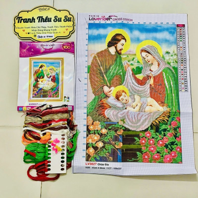 Tranh thêu chữ thập Gia đình chúa lv3027, kích thước 45 x 64 cm