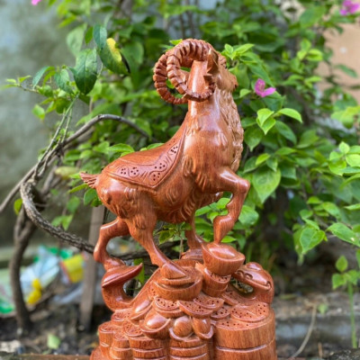 Tượng con dê phong thủy bằng gỗ hương đá kt cao 30×19×7cm