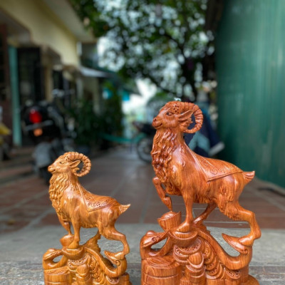 Tượng con dê phong thủy bằng gỗ hương đá kt cao 30×19×7cm
