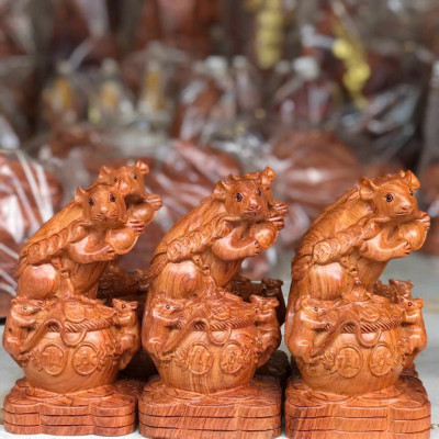 Tượng con chuột phong thủy hút tài lộc bằng gỗ hương đá kt cao 20cm 