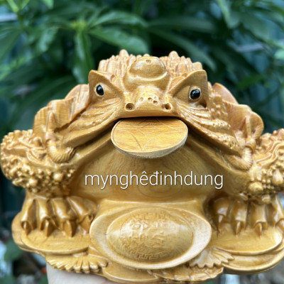 Thiềm thừ phong thủy cầu tài lộc bằng gỗ bách xanh thơm nức kt 30×22×24cm 