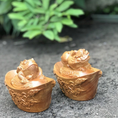 Cặp linh vật tỳ hưu và thiềm thừ trấn hũ vàng ,trang trí phong thủy hút tài lộc bằng gỗ bách xanh thơm phức kt 15×12×8cm