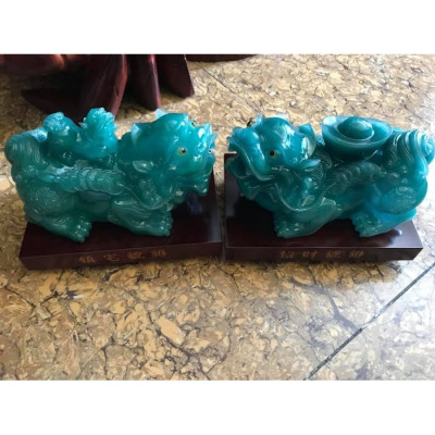 Cặp Tỳ Hưu Phong Thủy Xanh Ngọc Đậm Đẹp cõng Tỳ Hưu Thỏi Vàng công dụng thu tài hút lộc vào cho gia chủ Kích thước Dài 20cm Cao 15cm hợp Anh Chị mệnh Thủy Mộc Hỏa trưng ạ