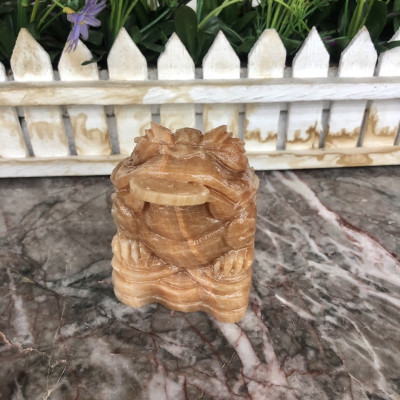 Tượng Cóc Ba Chân, Cóc Ngậm Tiền, Thiềm Thừ phong thủy chiêu tài lộc đá cẩm thạch vân gỗ - Dài 7 cm