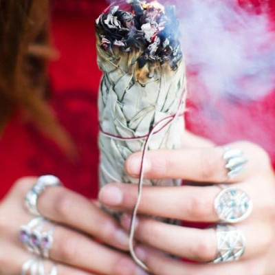 Lá xô thơm (white sage hay sage trắng)