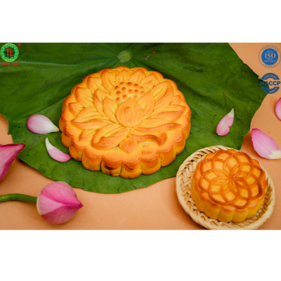 BÁNH TRUNG THU MẶT TRĂNG 002: HẠT SEN MACCA - KHOAI MÔN HẠNH NHÂN 8 TRỨNG 800G ( 2 LOẠI NHÂN TRONG CÙNG 1 BÁNH) - VIỆT NAM