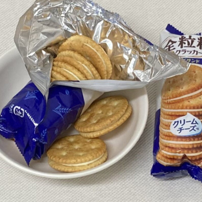 Bánh quy YBC nhân phô mai Levain Cheese Sandwich