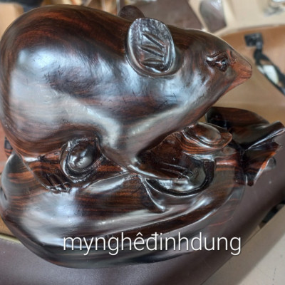 Tượng con chuột phong thủy cầu tài lộc bằng gỗ mun hoa kt 20×15×12.5cm 