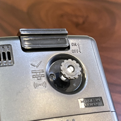 Đồng hồ Rhythm CRE211NR02. Kt 5.7 x 5.9 x 3.3cm, 55g. Vỏ nhựa. Dùng Pin.