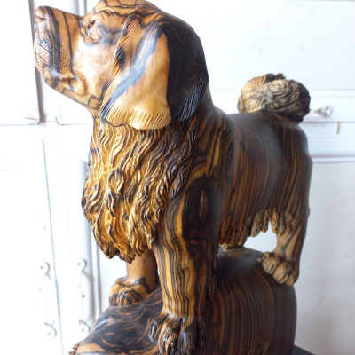 Tượng con chó phong thủy tài lộc bằng gỗ mun hoa đẹp long lanh kt cao 38×32×15cm chưa kệ chân kỷ  