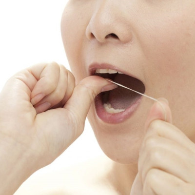 Chỉ nha khoa Sunstar Gum 40m, chế tác từ bọt biển kết hợp với Floss Nylon mềm mại và bền dai, an toàn khi sử dụng - nội địa Nhật Bản 