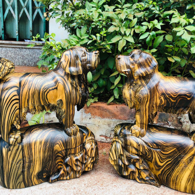 Tượng con chó phong thủy tài lộc bằng gỗ mun hoa đẹp long lanh kt cao 38×32×15cm chưa kệ chân kỷ  