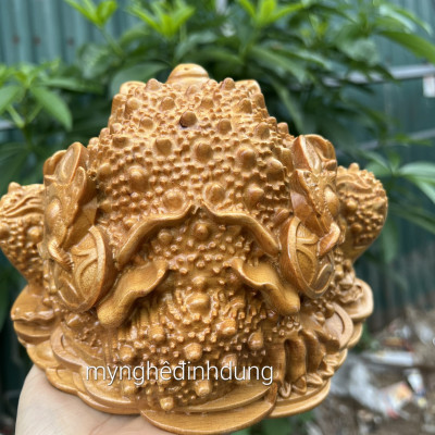 Thiềm thừ phong thủy cầu tài lộc bằng gỗ bách xanh thơm nức kt 30×22×24cm 