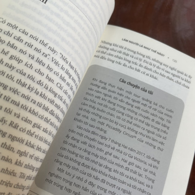 LÀM NGƯỜI LÀ NHƯ THẾ NÀO? How To Be Human: The Manual – Ruby Wax – Hoàng Đức Long dịch – Nhã Nam – NXB Thế Giới (bìa mềm)