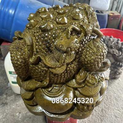 Cóc ngậm đồng tiền phong thủy  bằng gỗ mun đuôi công kt 47×47×40cm