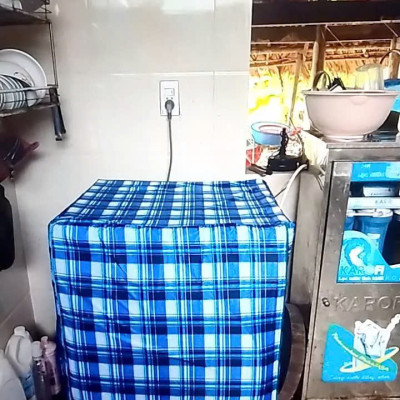 Áo trùm máy giặt cửa ngang (trước) cho máy từ 6 - 8 kg ,vải dù siêu bền tiện lợi , chống thấm nước , bảo vệ máy giặt dưới mọi thời tiết giao màu ngẫu nhiên