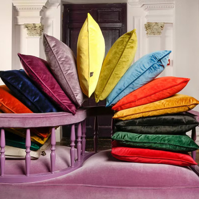 SCATTER BOX Vỏ Gối Cao Cấp nhập khẩu Ireland Anh Quốc HUDSON VELOUR màu PINK kích thước 43X43CM phong cách hiện đại