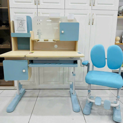 Bàn học sinh thông minh đa năng, nâng hạ tay quay, điều chỉnh góc nghiêng, chống lóa Juno sofa CTA23 ngang 95cm