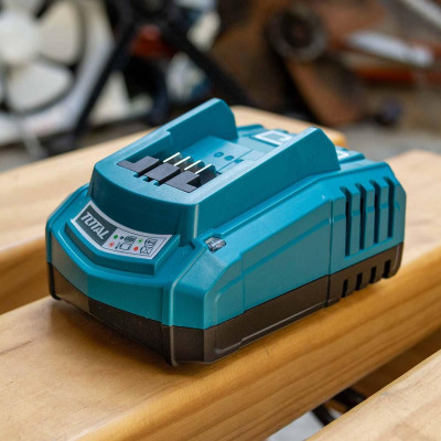 SẠC LI-ION 20V OUTPUT 2.0AMPE TOTAL TFCLI2001 - HÀNG CHÍNH HÃNG