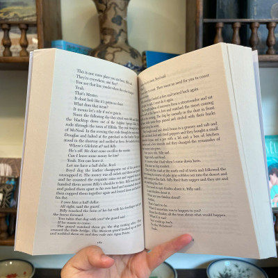 Sách - The Crossing by Cormac McCarthy/ Tiểu thuyết tiếng Anh/ Fiction/ English