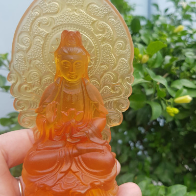 Tượng Phật Quan Âm Đá Lưu Ly Vàng Mới để trong xe hơi hoặc để bàn cao 12cm đk 7cm đế 5cm Mệnh Kim mệnh Thổ mệnh Thủy ạ