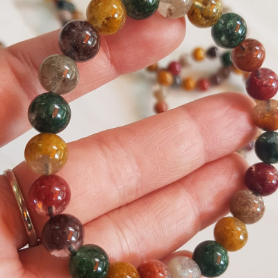 Vòng tay phong thuỷ may mắn đá Thạch anh Ưu linh đa sắc Size hạt 8mm đá Ưu linh đẹp sang trọng của đá thạch anh tự nhiên đa sắc giúp xua tan mệt mỏi, đem đến năng lượng tích cực may mắn tài lộc cho gia chủ ,tăng sự quyến rũ sang trọng cho phái đẹp ạ