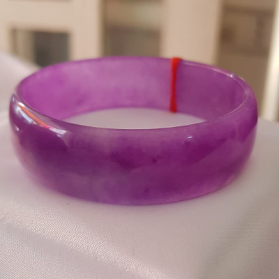 Vòng Tay Nữ Đá Cẩm Thạch Mới Bản Hẹ Tím rịm đều quá đẹp Ni 52mm x Cao16mm x Dầy 4mm Chất liệu đá cẩm thạch Màu tím tịm nhẹ đều bóng đẹp quá Size vòng 52mm Nữ mạng hỏa mạng thổ 47kg đến 50kg đeo ạ