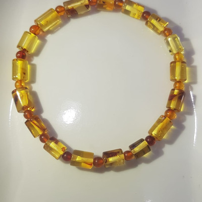 Vòng tay đá Hổ Phách Lu Kiểu SỊN tự nhiên Rẻ Đẹp Màu Vàng Anh Đậm nhạt 6mm  Nữ người lớn và bé nhỏ đeo rất xinh đẹp sang tốt sức khỏe không đá nào sánh kịp  Đá hổ phách không chỉ quý Chuẩn tốt hợp mệnh Thổ, mệnh Kim, mệnh Thủy may mắn tài lộc ạ