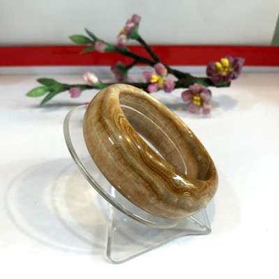 Vòng tay đá tự nhiên màu vàng vân bản to 2 cm cho bóng và có vân