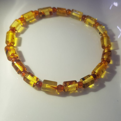 Vòng tay đá Hổ Phách Lu Kiểu SỊN tự nhiên Rẻ Đẹp Màu Vàng Anh Đậm nhạt 6mm  Nữ người lớn và bé nhỏ đeo rất xinh đẹp sang tốt sức khỏe không đá nào sánh kịp  Đá hổ phách không chỉ quý Chuẩn tốt hợp mệnh Thổ, mệnh Kim, mệnh Thủy may mắn tài lộc ạ