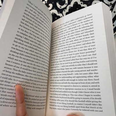 Sách - Milkman by Anna Burns | Irish Literature / Booker Prize Winner / Ngoại văn Nhập khẩu