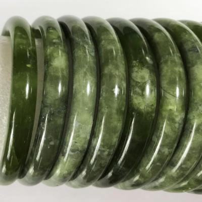 Vòng tay đá tự nhiên (ngọc thật) của Việt Nam nhiều size, nhiều màu cho mệnh Kim, Mộc, Thủy, Hỏa, Thổ