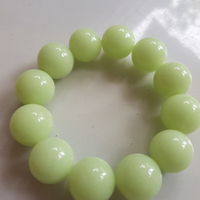 Vòng Nam Dạ Quang tự nhiên mới size to quá đẹp 18mm Các Anh đeo tay lên đẹp sang lắm nhe sẽ ánh lên khi có đèn chiếu vào ạ