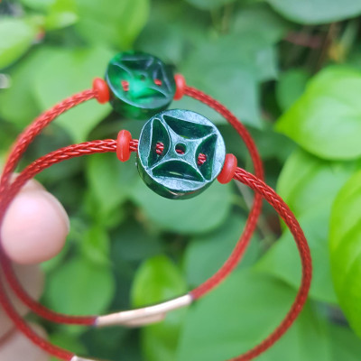 Vòng đeo tay may mắn charm Đồng Tiền Xanh Tài Lộc  Chất liệu đá cẩm thạch xanh đậm tự nhiên  Vòng charm đồng tiền dây Đỏ may mắn nữ đeo xinh đẹp may mắn ạ